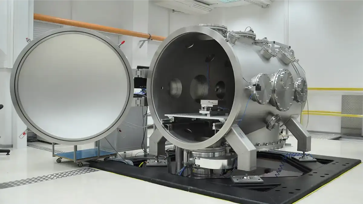 Vacuum chamber for the Institute of Plasma Physics and Laser Microfusion (Warsaw)